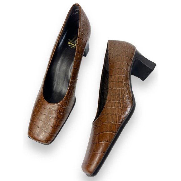 LifeStride Studio Croc Leather Embossed Heels Pumps | 6.5 Brown - Picture 5 of 9